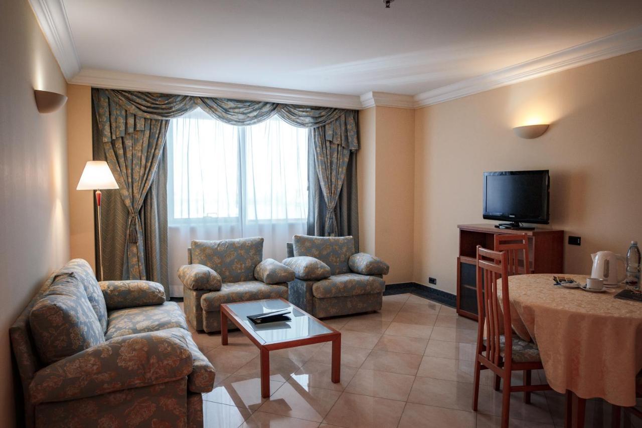 River Palace Hotel أتيراو المظهر الخارجي الصورة