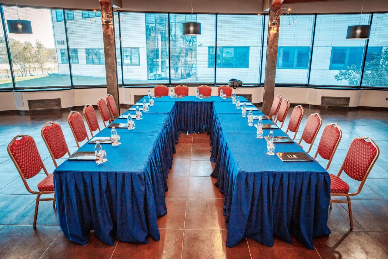 River Palace Hotel أتيراو المظهر الخارجي الصورة