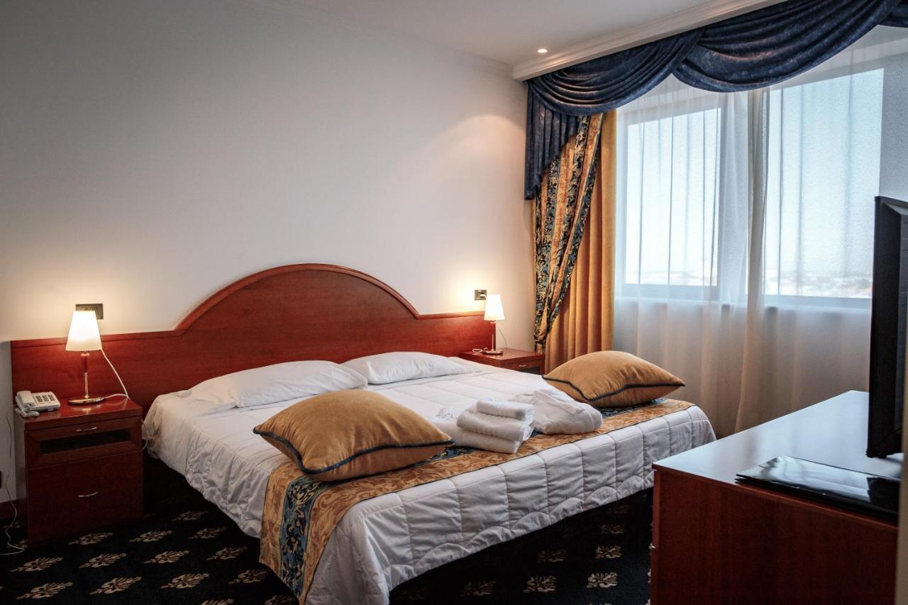 River Palace Hotel أتيراو المظهر الخارجي الصورة