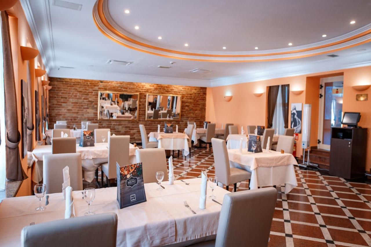 River Palace Hotel أتيراو المظهر الخارجي الصورة