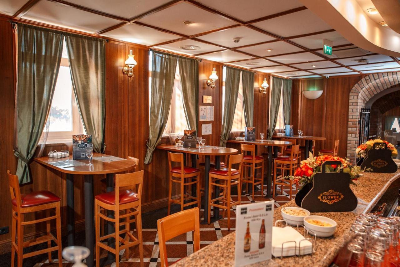 River Palace Hotel أتيراو المظهر الخارجي الصورة
