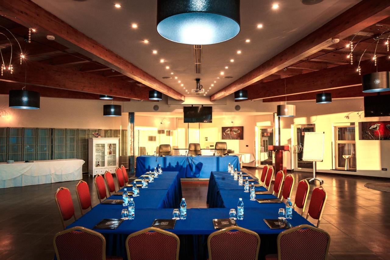 River Palace Hotel أتيراو المظهر الخارجي الصورة