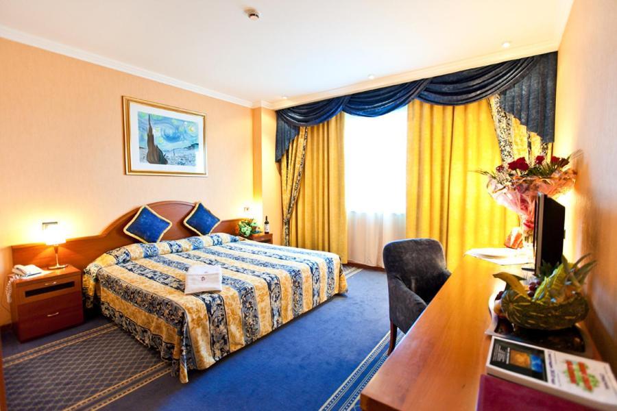 River Palace Hotel أتيراو الغرفة الصورة