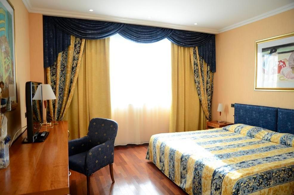 River Palace Hotel أتيراو الغرفة الصورة